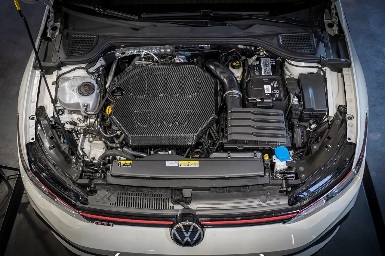 Tapa de motor de carbono HG Motorsport – EA888 Gen.4 (Golf 8 GTI/CS/R, Audi S3 8Y, Formentor)