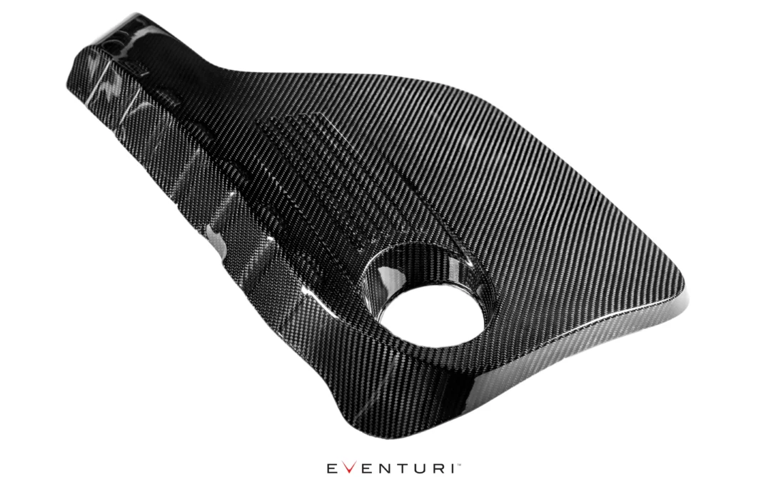 Tapa de motor de carbono BMW M3/M4 F8X – Eventuri